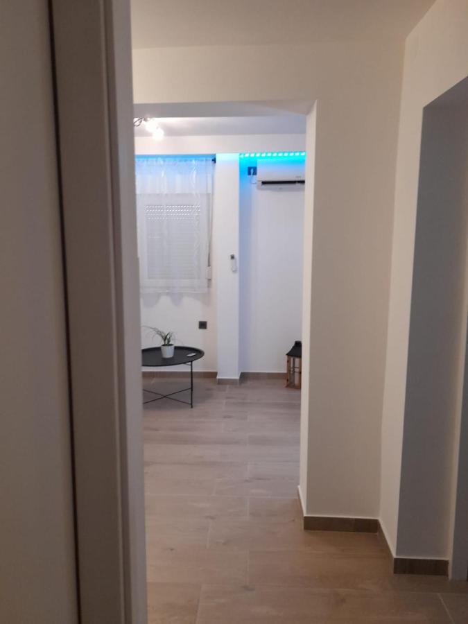 Апартаменти Apartman Sa Lodom 2+2 Пироваць Екстер'єр фото
