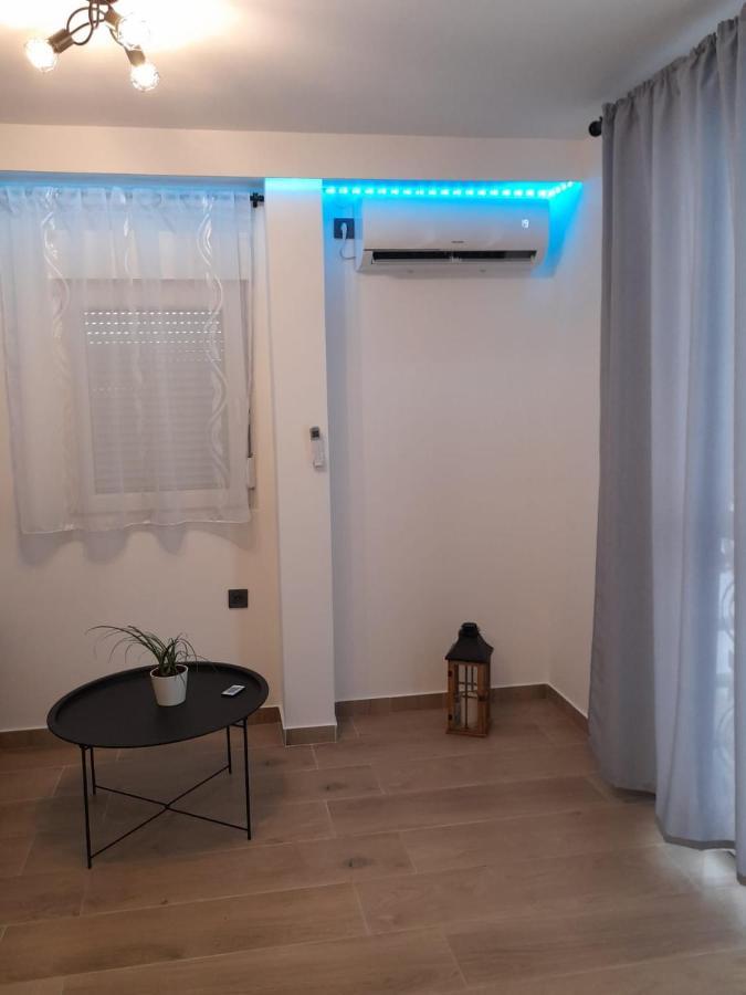Апартаменти Apartman Sa Lodom 2+2 Пироваць Екстер'єр фото