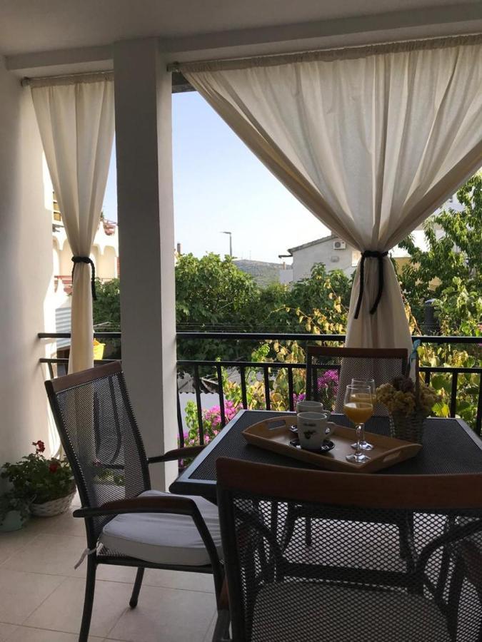 Апартаменти Apartman Sa Lodom 2+2 Пироваць Екстер'єр фото